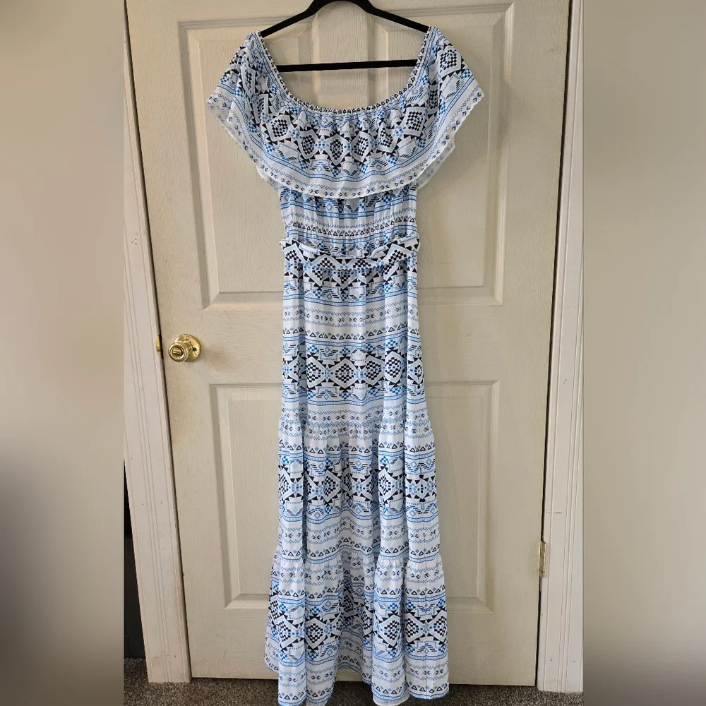 Flying Tomato Elegant Blue and White Patterned Dress Sz Medium - Picture 2 of 7